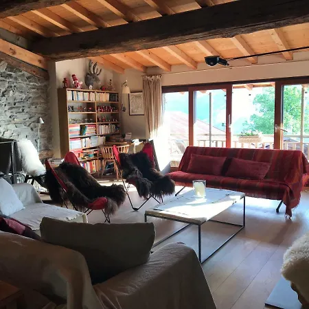 Les Chemins De Traversaz Bed & Breakfast *